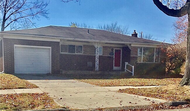 Building Photo - 20000 Mauer St