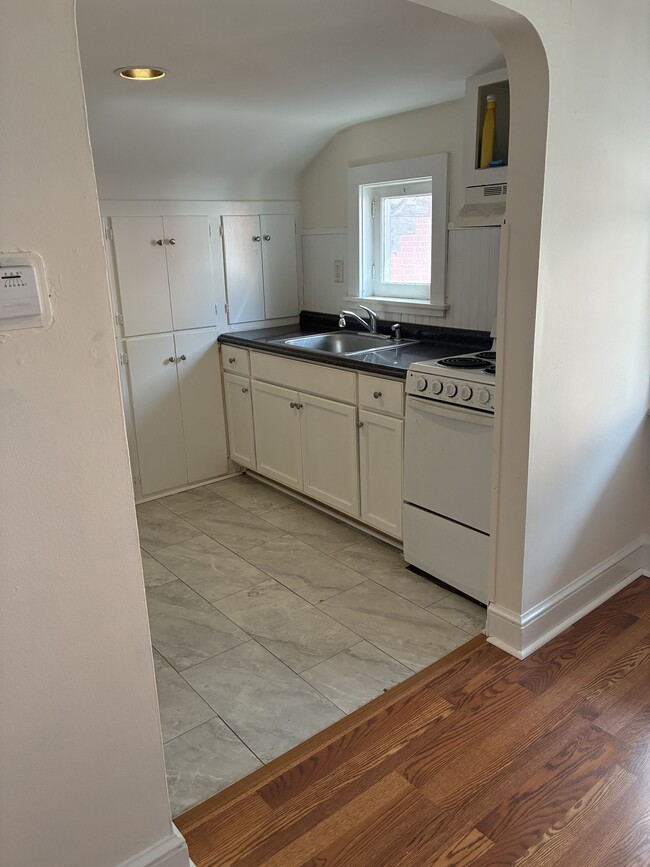 Kitchen - 2109 Walnut St