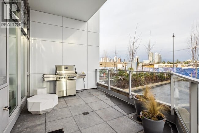 Building Photo - 7683 Park Cres