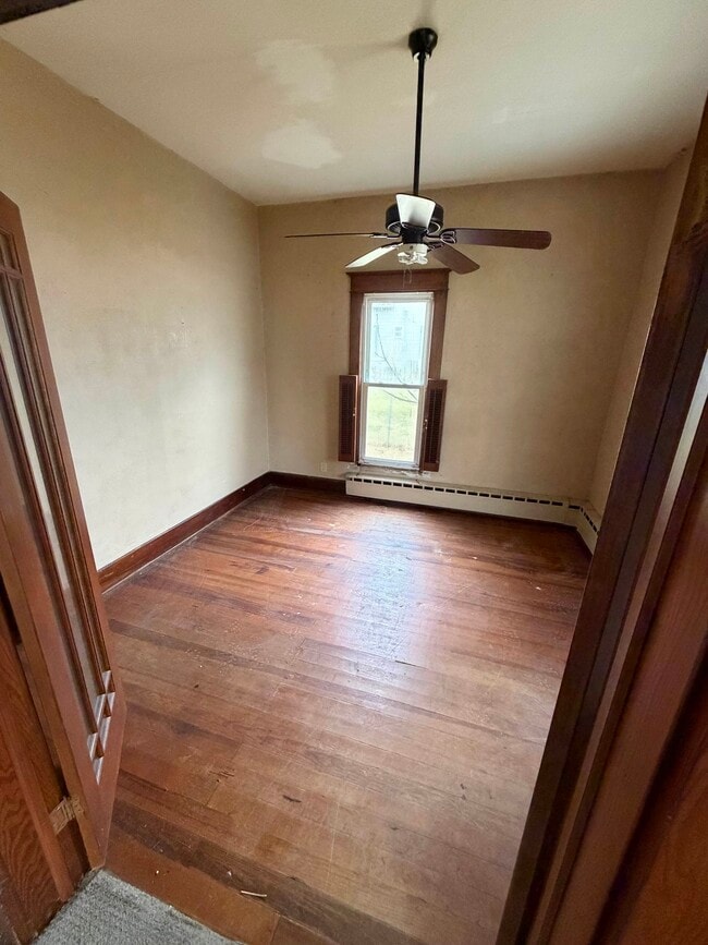 Building Photo - 504 S Seminary St