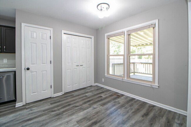 Building Photo - 2202 Kim Dr
