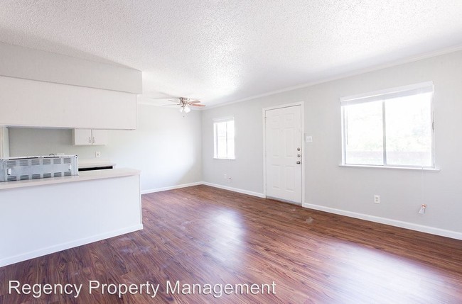 Foto del edificio - 8501 Cameron Rd