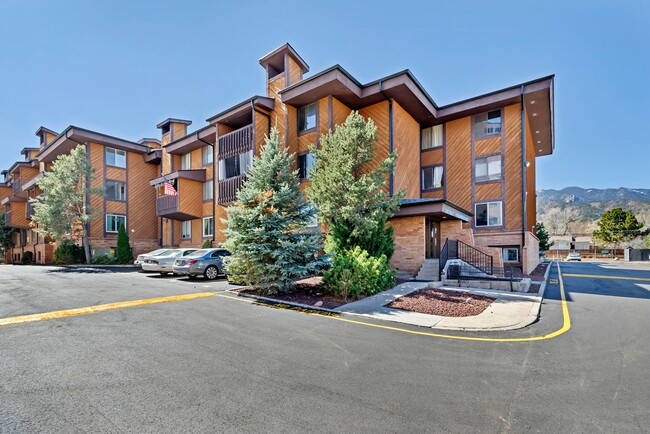 Building Photo - Skyway Condo, 2 Bed, 1.5 Bath, Secure Building