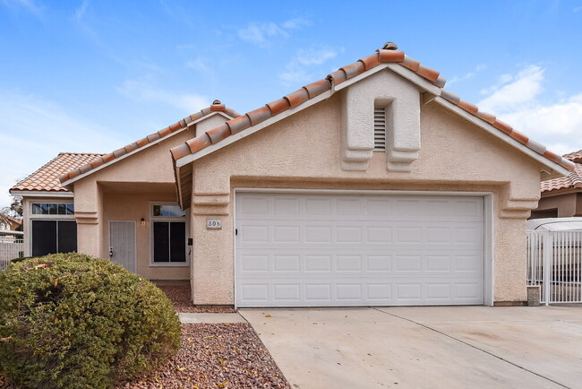 Building Photo - 806 Zinnia Cir