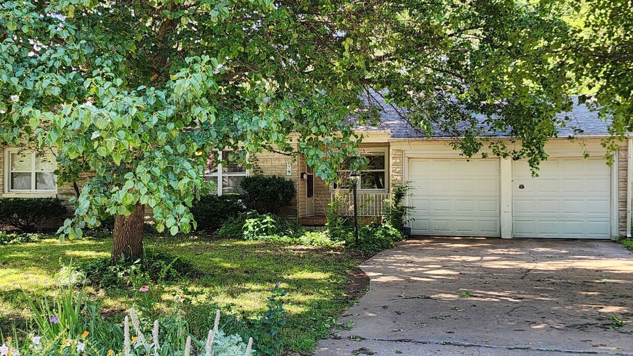 Primary Photo - 3 Bed 2 Bath in Phelps Grove