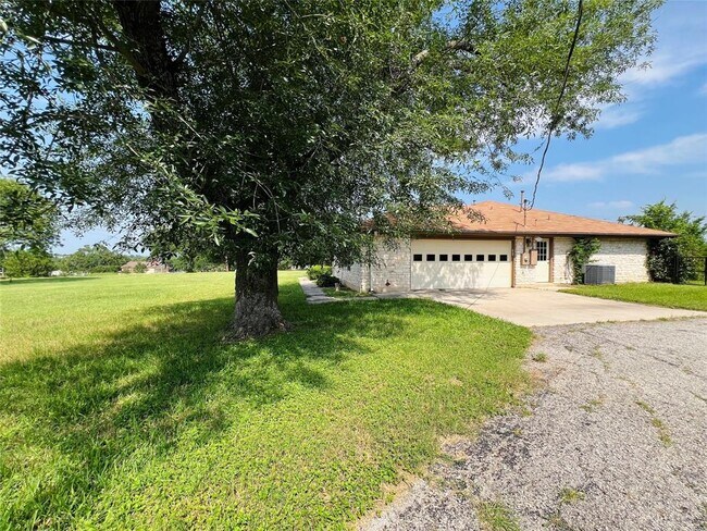 Building Photo - 4001 Lone Oak Trail