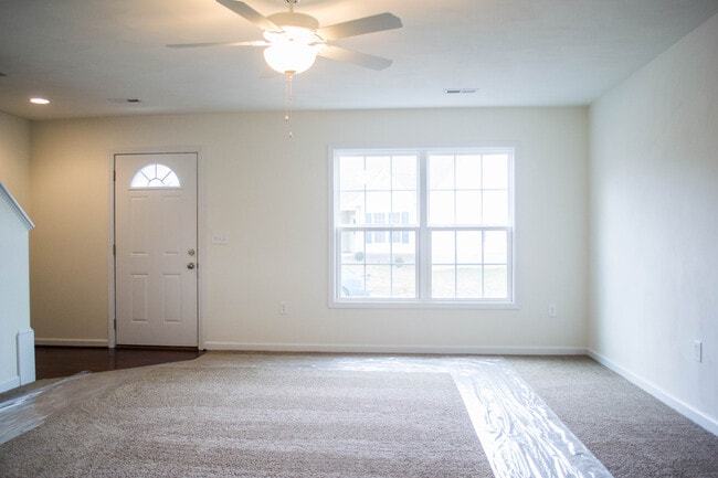 Building Photo - 6858 Village Green Dr