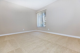 Building Photo - Raintree Apartment Homes