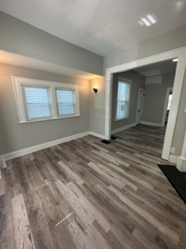 Foto del edificio - 2 Bedroom Home with Fenced in Backyard!