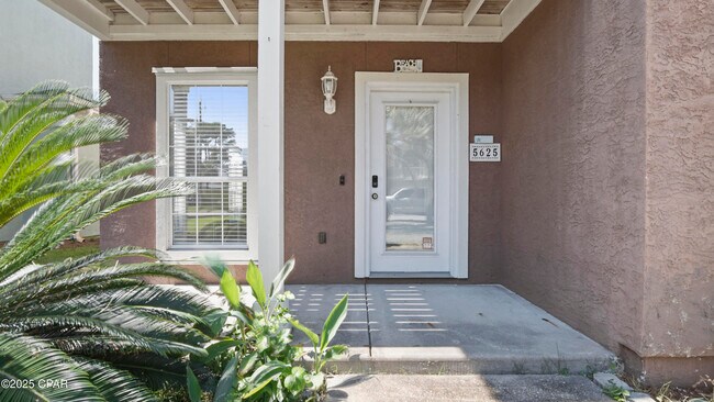Building Photo - 5625 S Lagoon Dr