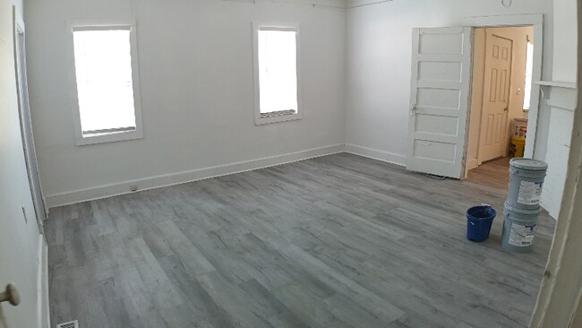 Building Photo - 129 Rice St