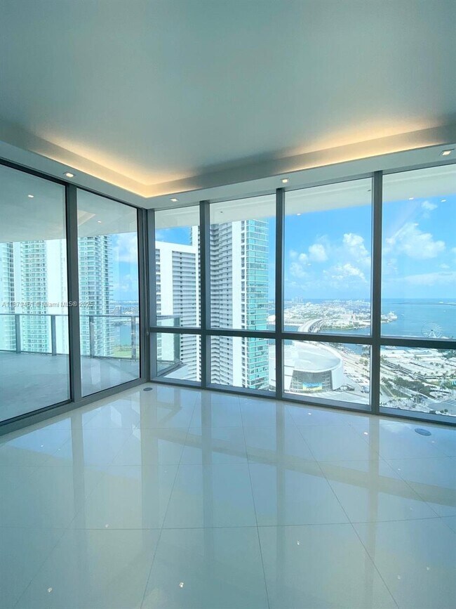 Foto del edificio - 851 NE 1st Ave