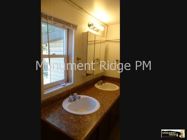 Foto del edificio - 370 Rosevale Rd