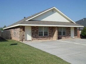 Building Photo - 4526 Cole Dr