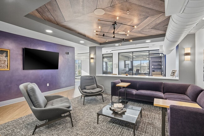 17_3135_Highland_Rd_Baton_Rouge_LA_70802-Foyer-A7304434 - Altitude Baton Rouge