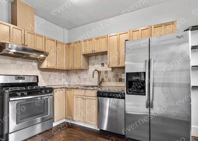 Building Photo - 4011 Shoshone St