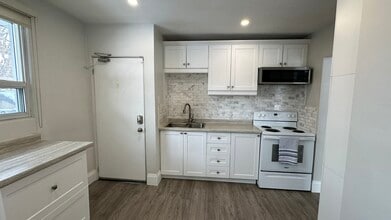Building Photo - 142 Maurice Crt