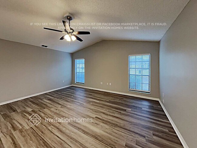 Foto del edificio - 5517 Highlands Vue Ln