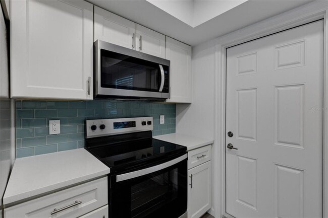 Building Photo - 2826 W Rainbow Cir