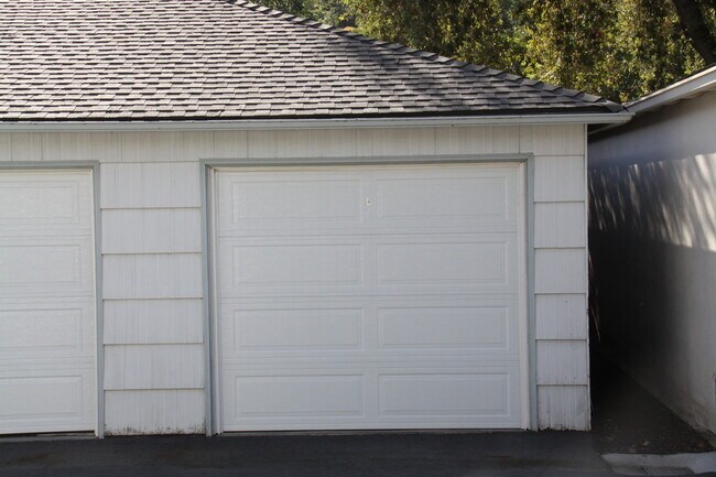 Building Photo - 3663 Mosswood Dr