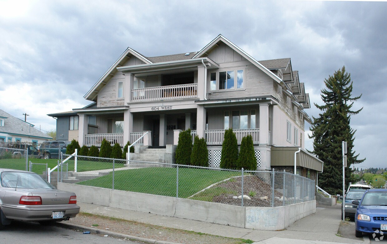Primary Photo - 604 W Augusta Ave