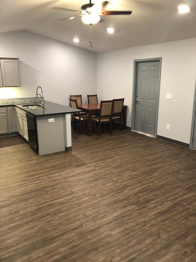 Building Photo - 3630 W Maple St