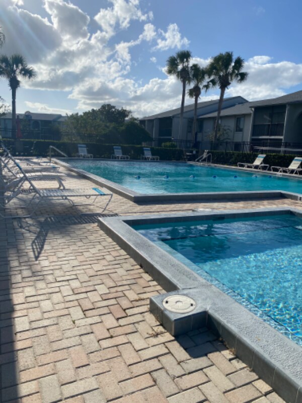 Foto principal - 807 Pine Ridge Rd