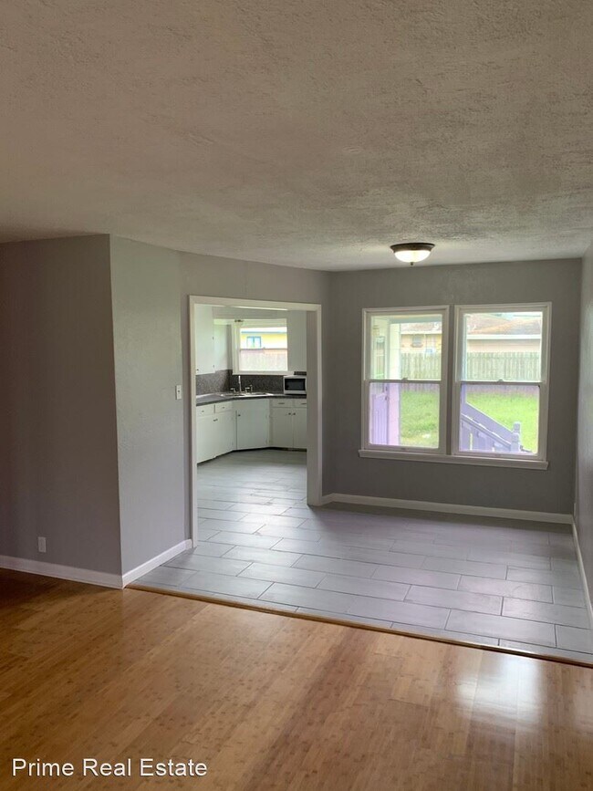 Foto del edificio - 3 br, 2 bath House - 413 Wilma