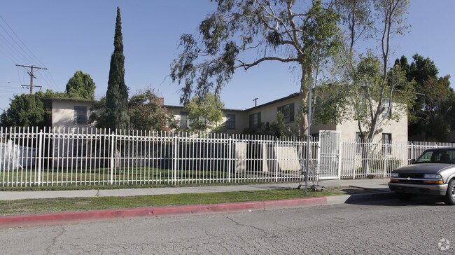 Primary Photo - Willow Crest Apartments