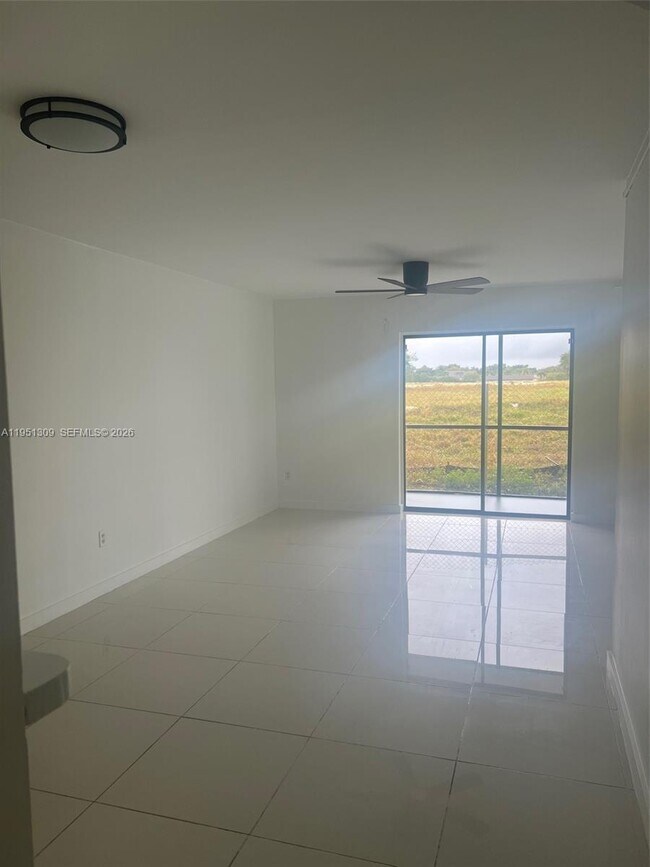 Building Photo - 842 NE 209th St