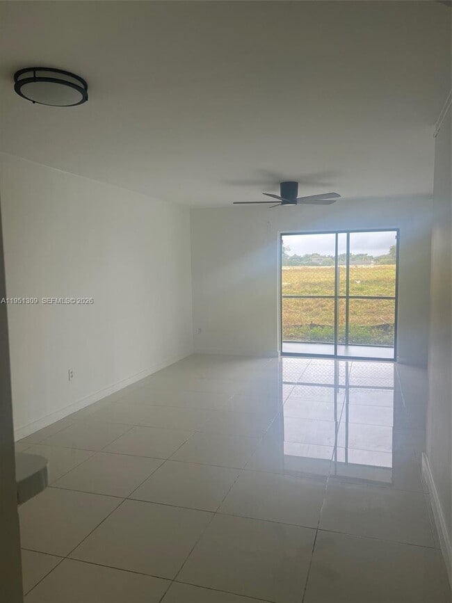 Building Photo - 842 NE 209th St