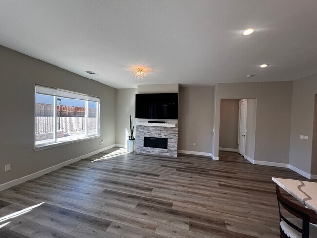Building Photo - Verdi Home