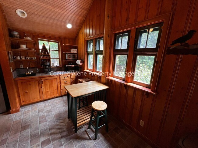Foto del edificio - 10646 N Lakeview Dr