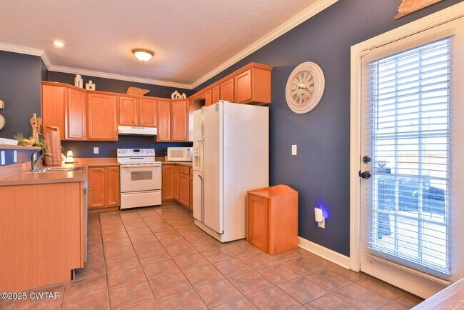 Building Photo - Beautiful Subdivision living *Lease until 7/31 Only*