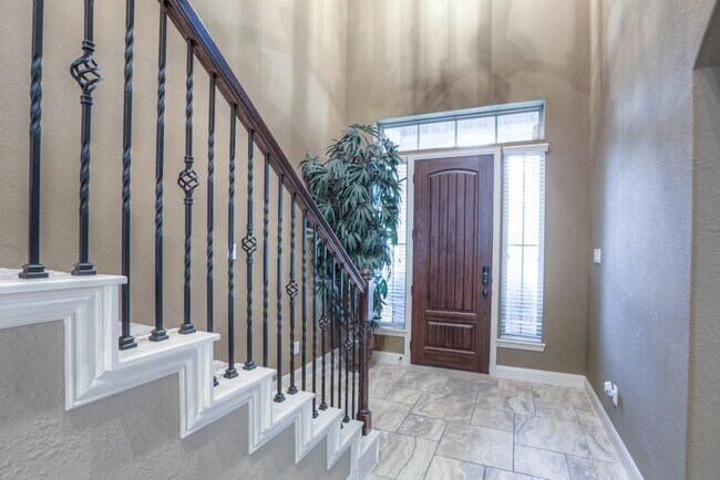 Building Photo - 23426 Millbrook Dr
