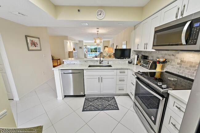 Foto del edificio - 5842 Crystal Shores Dr