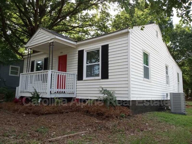 Building Photo - 1426 Beechwood Dr