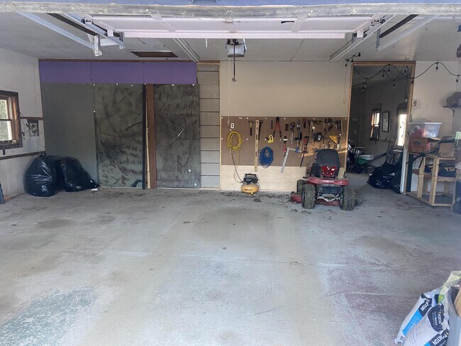 Building Photo - 222 Lincolnville Ave