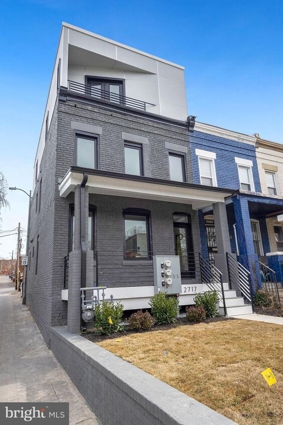 Columbia Heights 2BR 2BA w/Parking & Private Patio Garden - Columbia Heights 2BR 2BA w/Parking & Private Patio Garden