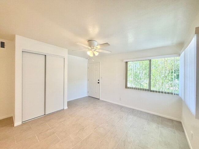 Building Photo - AVAILABLE NOW!! Studio Apartment in Palm Springs!