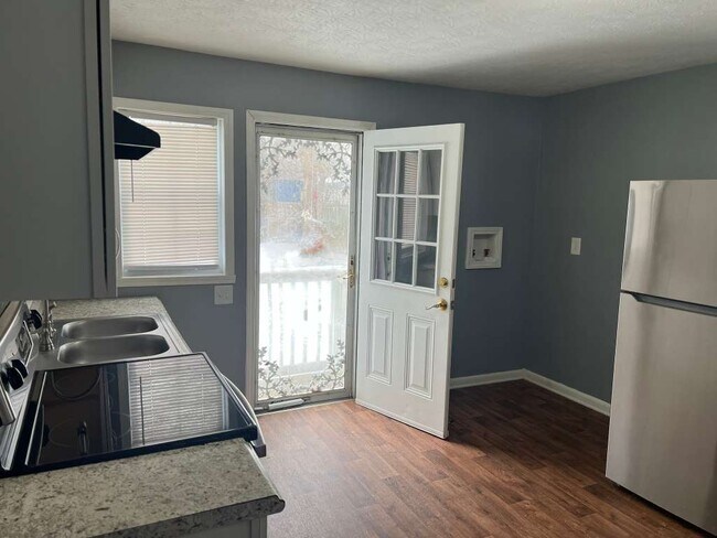 Foto del edificio - 2205 Elmhurst Ave