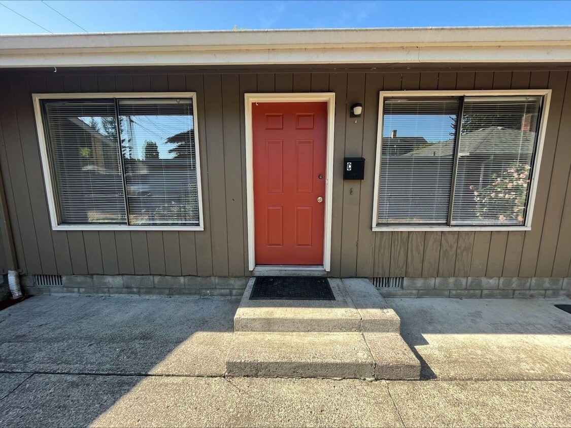 Primary Photo - Move in apartment in quiet complex