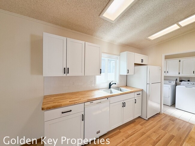 Building Photo - Welcome to the spacious single-level manuf...