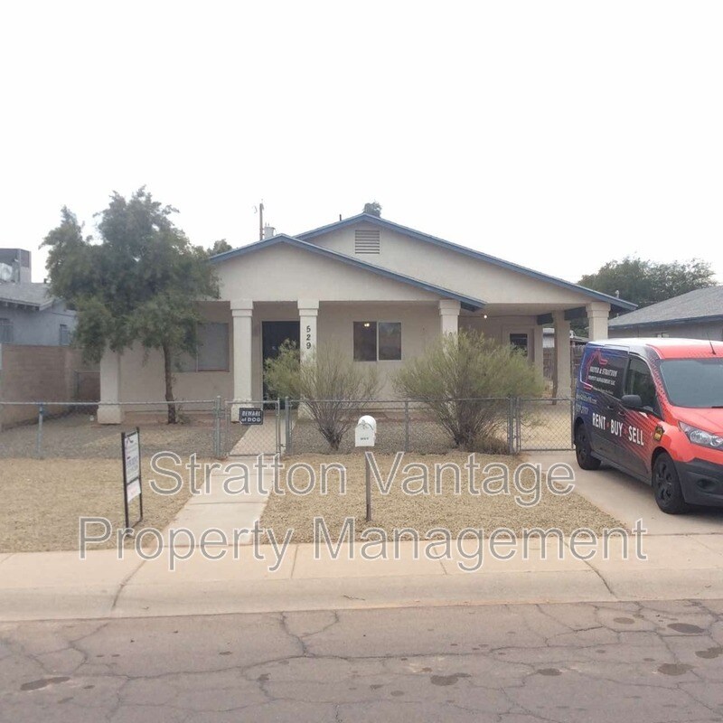 Primary Photo - 529 W Melrose Dr