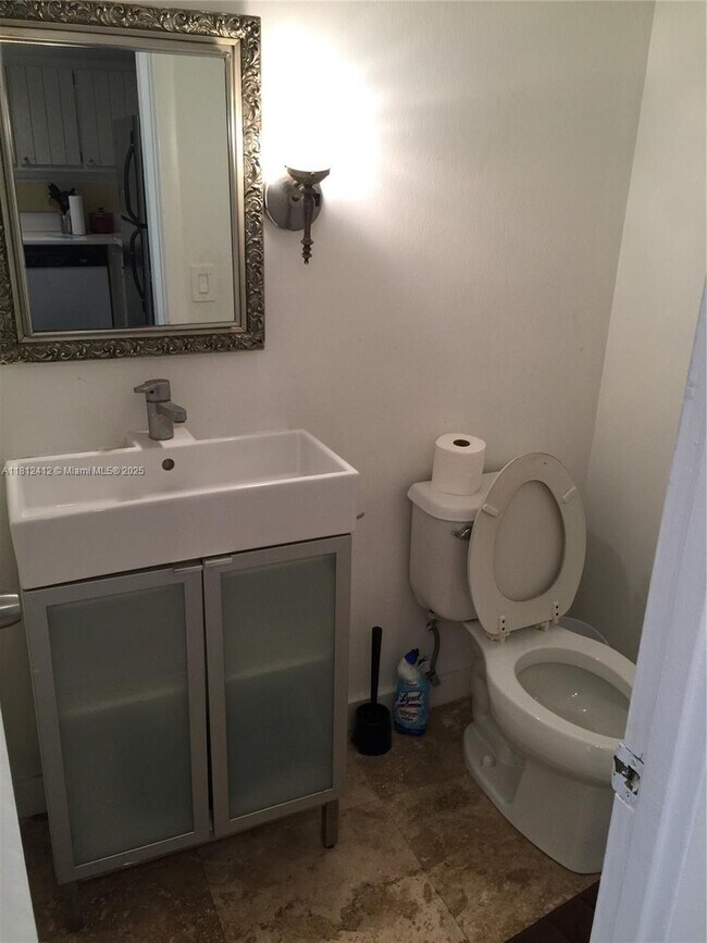 Foto del edificio - 2025 NE 164th St