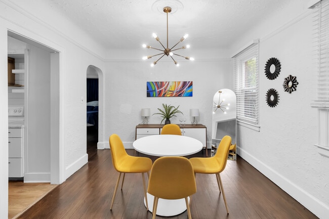 Foto del edificio - 17185 Quincy St