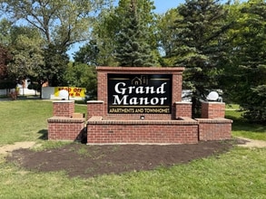 Building Photo - 1600 Suncrest Dr