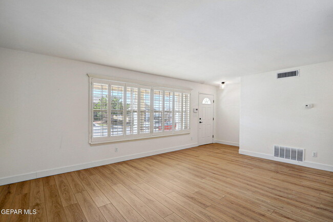 Building Photo - 7089 Luz De Espejo Dr