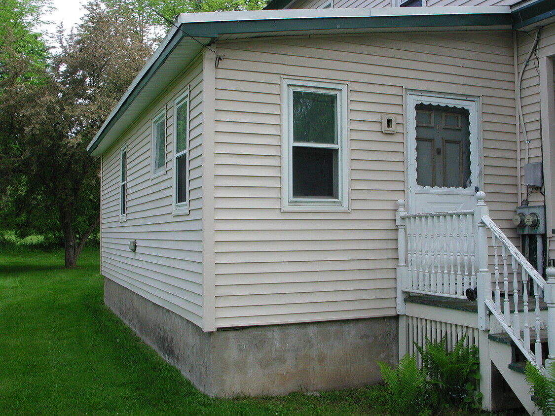 Apartment Entrance - 6 W Kendrick Ave