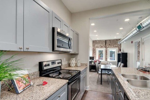 Foto del edificio - 300 S Logan